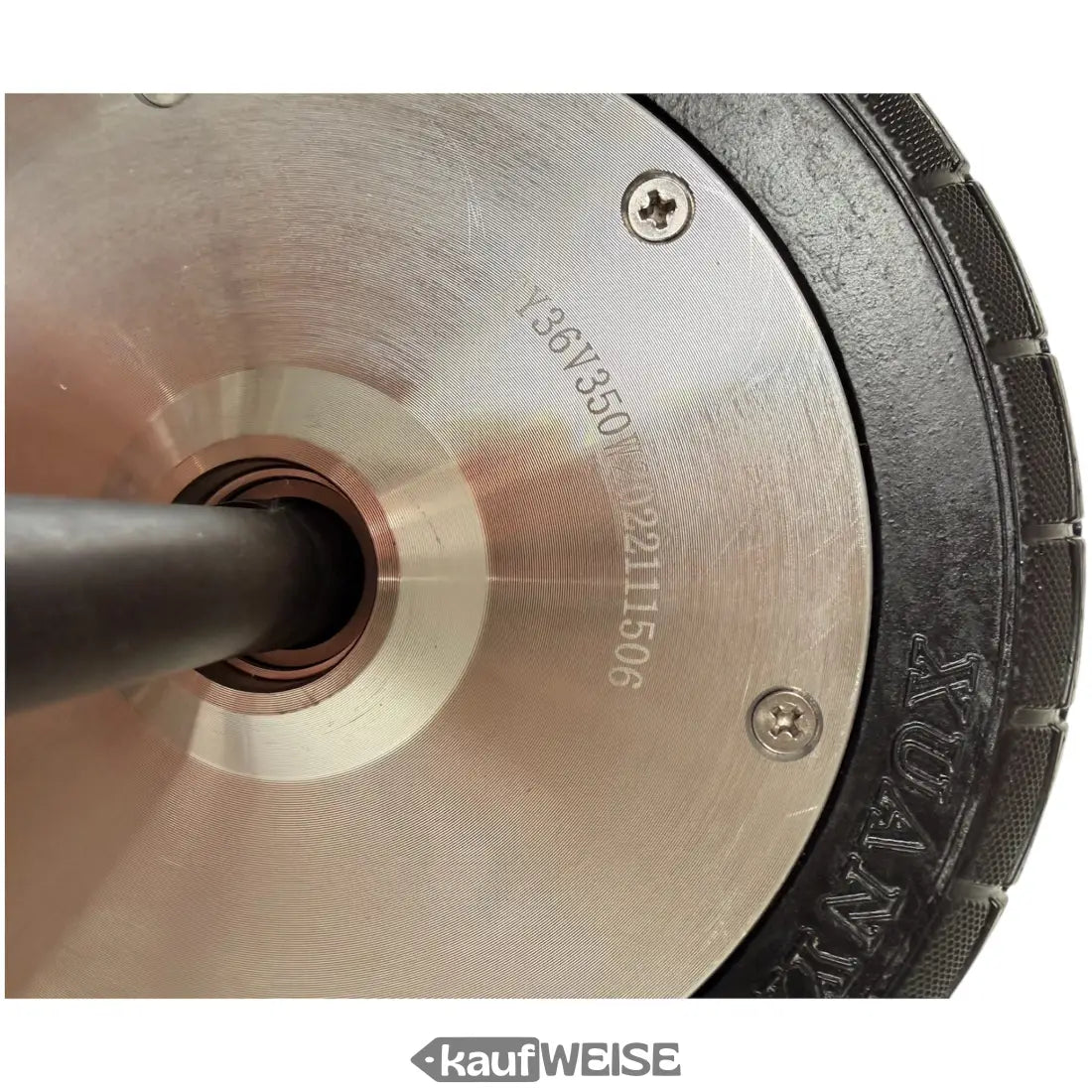 Silberner E-Scooter-Nabenmotor 36V 350W mit schwarzem Gummireifen